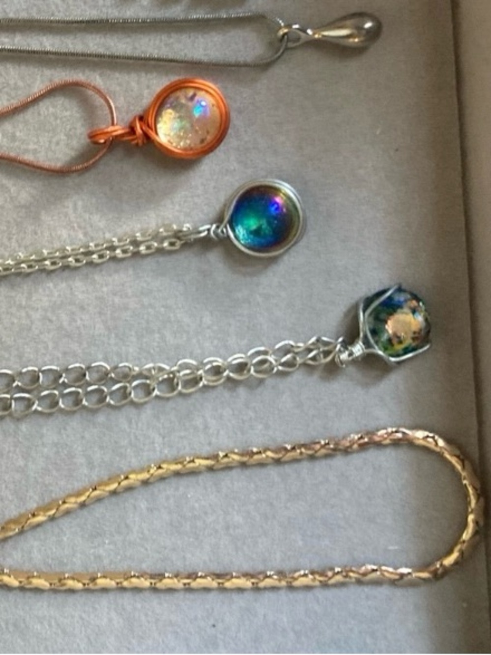 Fashion Jewelry Iridescent Pendant Necklace Set